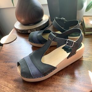 Swedish Hasbeens blue and navy clog sandals wood base 38 or us 8